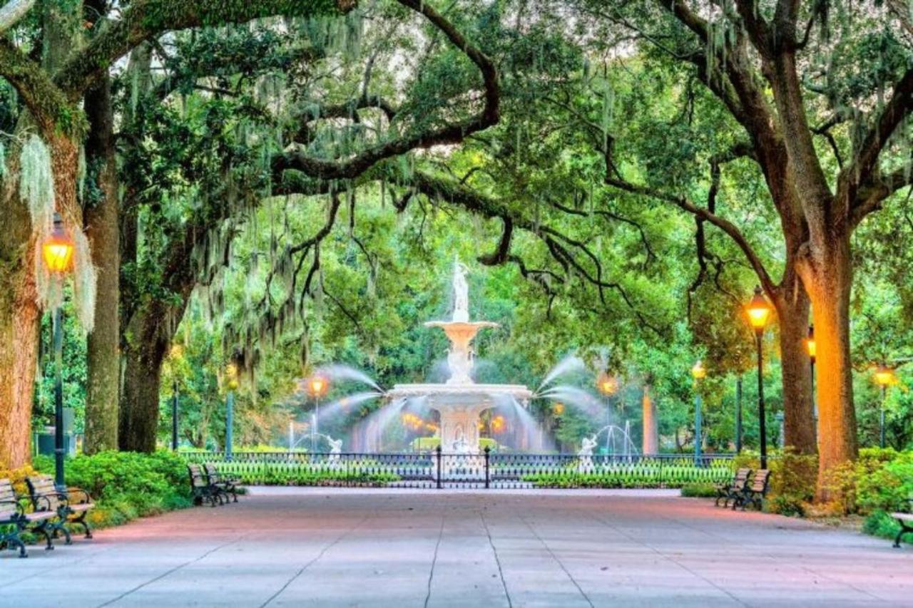 Southern Charmer-Historic District Downtown-Front Porch-Walk Score 90!!-Private Parking-1 Minute To Forsyth Park سافانا المظهر الخارجي الصورة