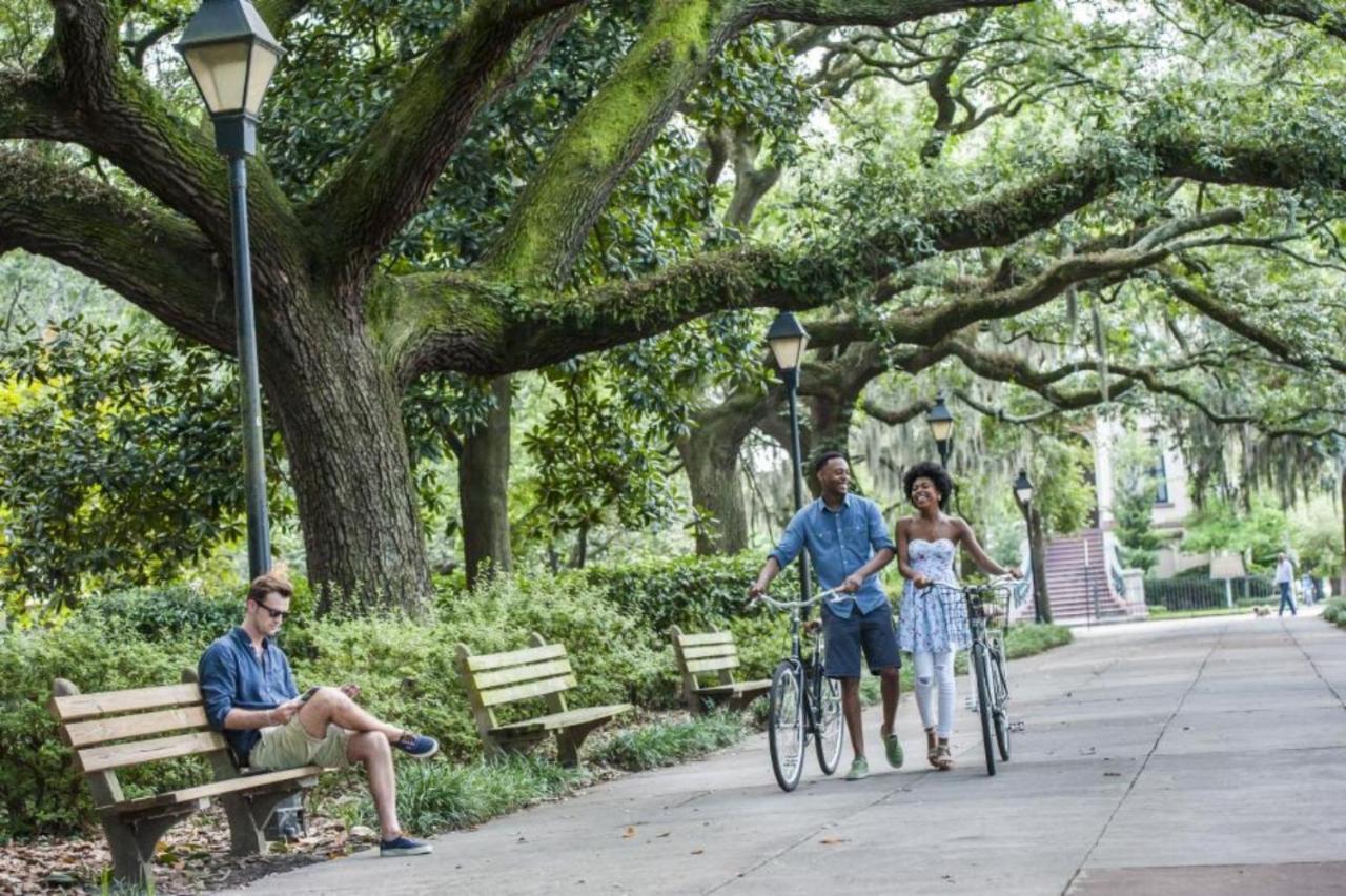 Southern Charmer-Historic District Downtown-Front Porch-Walk Score 90!!-Private Parking-1 Minute To Forsyth Park سافانا المظهر الخارجي الصورة