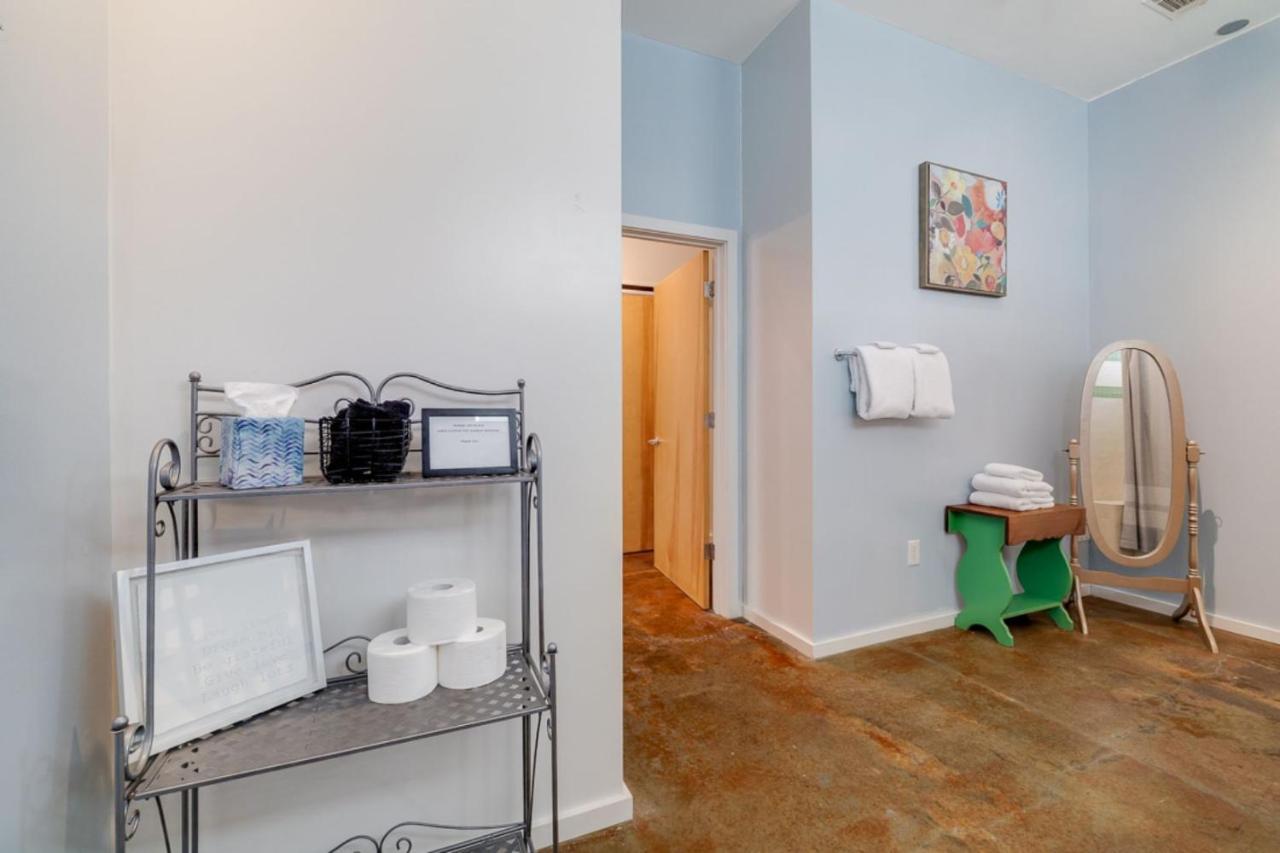 Southern Charmer-Historic District Downtown-Front Porch-Walk Score 90!!-Private Parking-1 Minute To Forsyth Park سافانا المظهر الخارجي الصورة