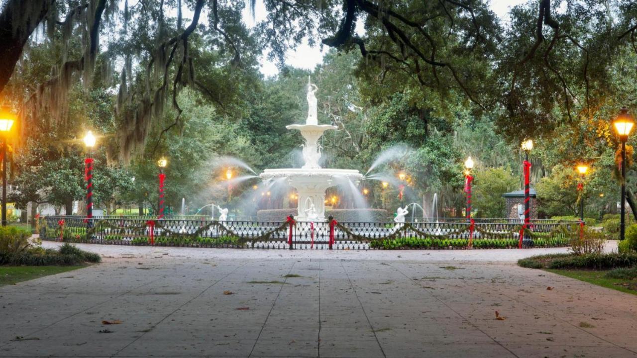 Southern Charmer-Historic District Downtown-Front Porch-Walk Score 90!!-Private Parking-1 Minute To Forsyth Park سافانا المظهر الخارجي الصورة