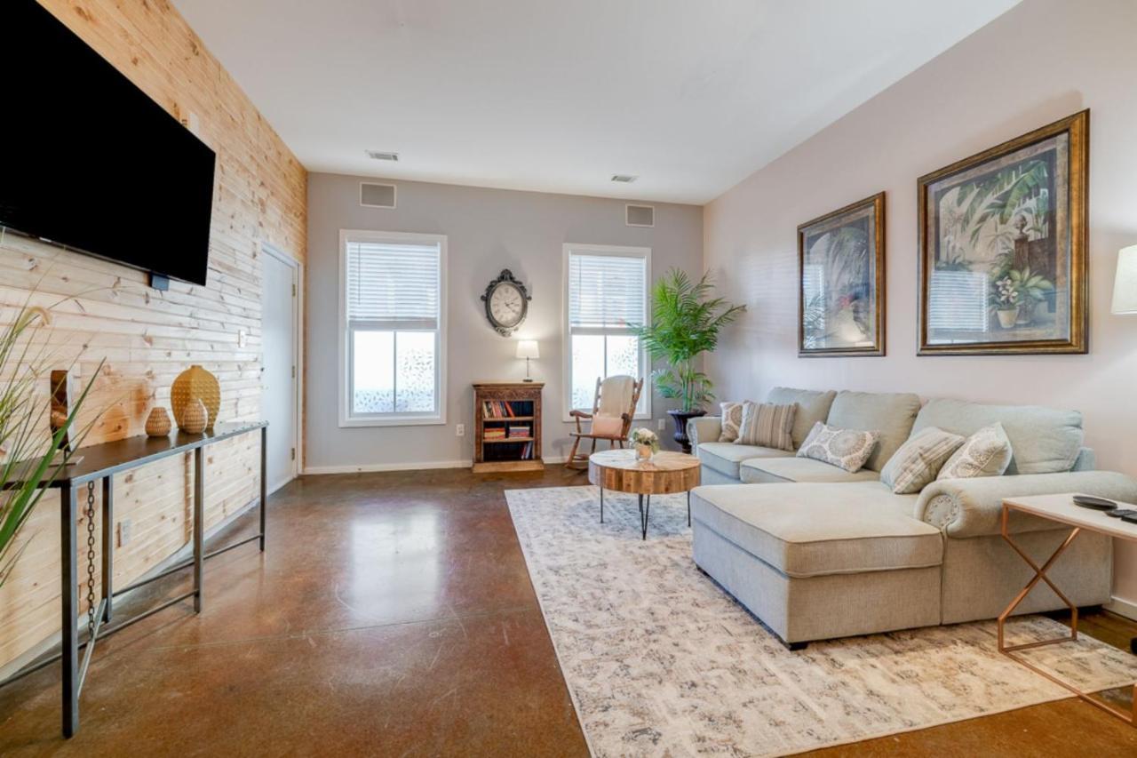 Southern Charmer-Historic District Downtown-Front Porch-Walk Score 90!!-Private Parking-1 Minute To Forsyth Park سافانا المظهر الخارجي الصورة