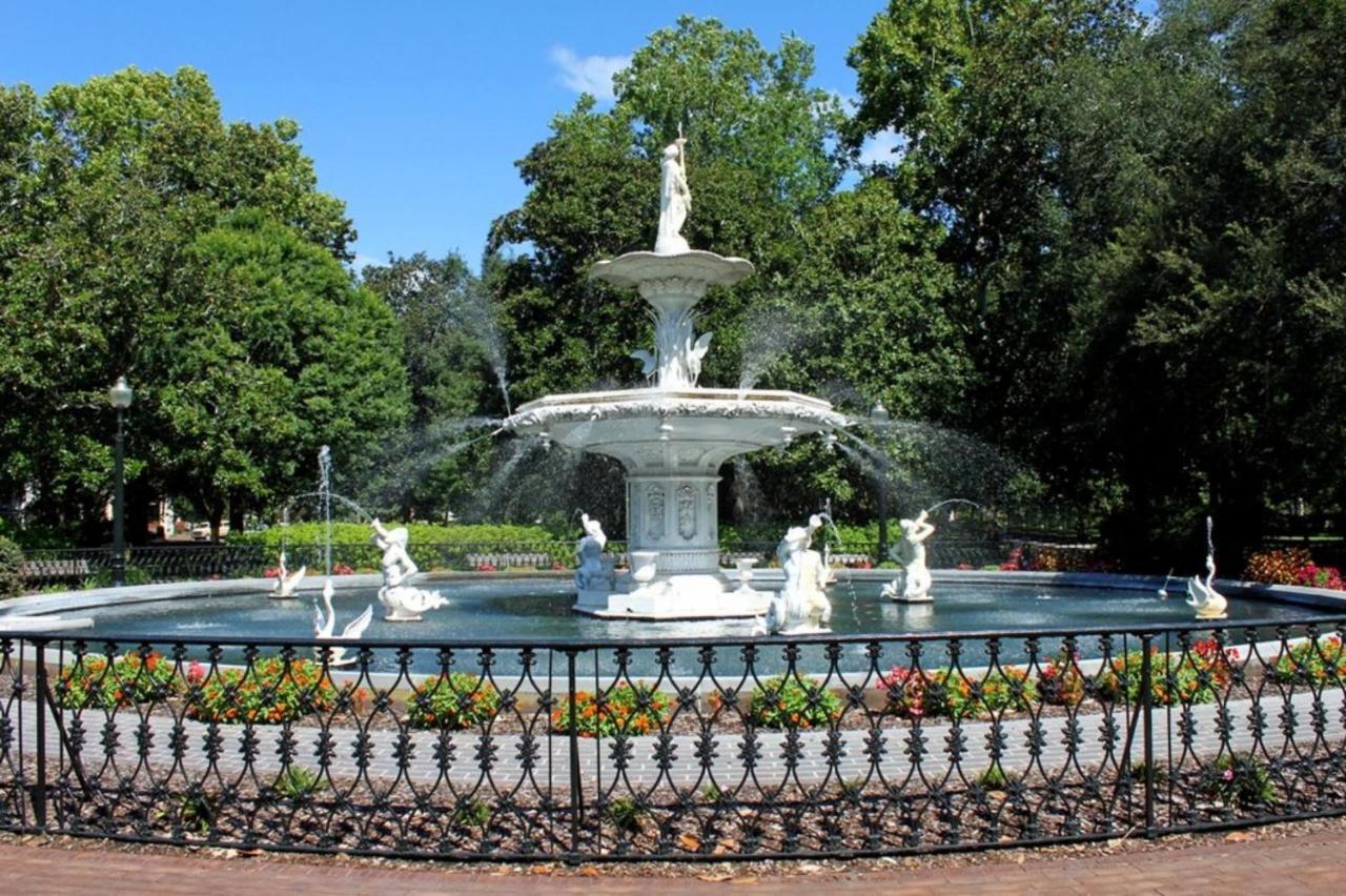 Southern Charmer-Historic District Downtown-Front Porch-Walk Score 90!!-Private Parking-1 Minute To Forsyth Park سافانا المظهر الخارجي الصورة